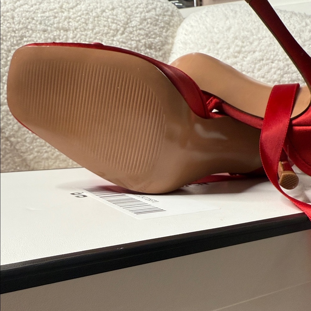 Elegant Red Satin Women's Shoes - Picture 6 of 7
